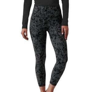 Athleta Salutation Stash Pocket II 7/8 Tight EUC